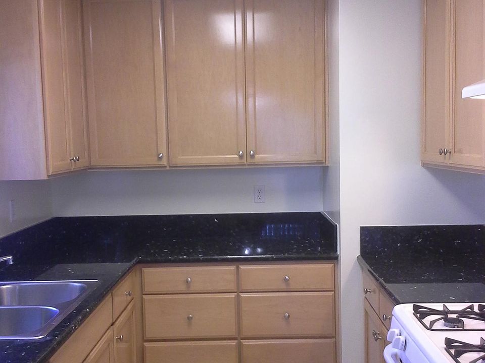 1st image of 2732 Arlington Ave APT A