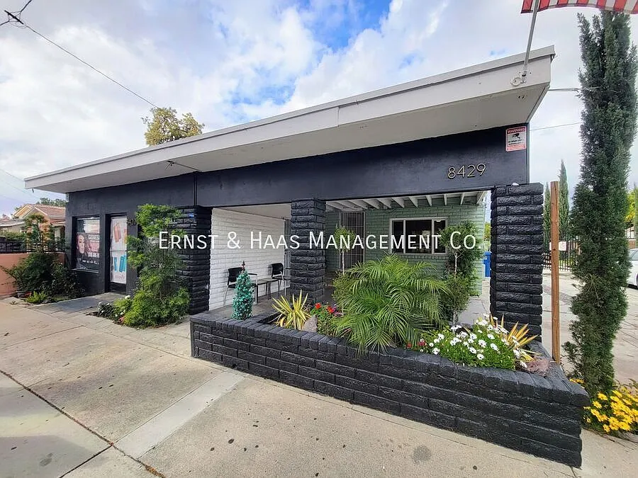 8429 Somerset Blvd