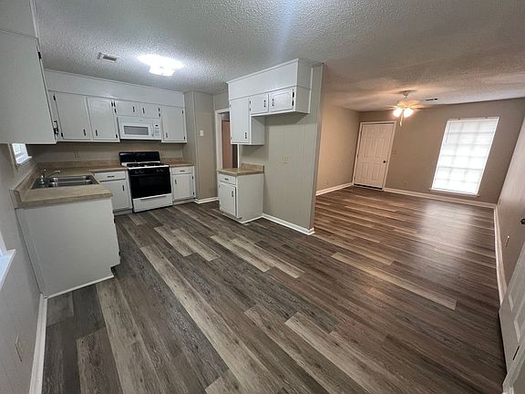 5th image of 119 22nd Ave NE