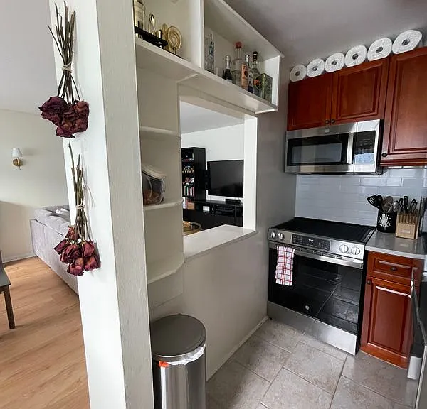 13 W Washington Ave #15 — Photo 12