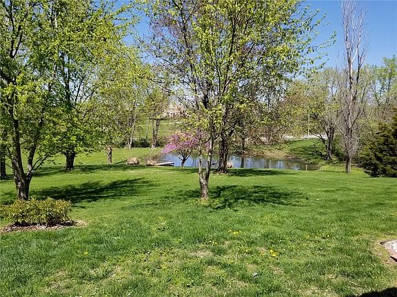 4th image of 801 Oakridge Dr