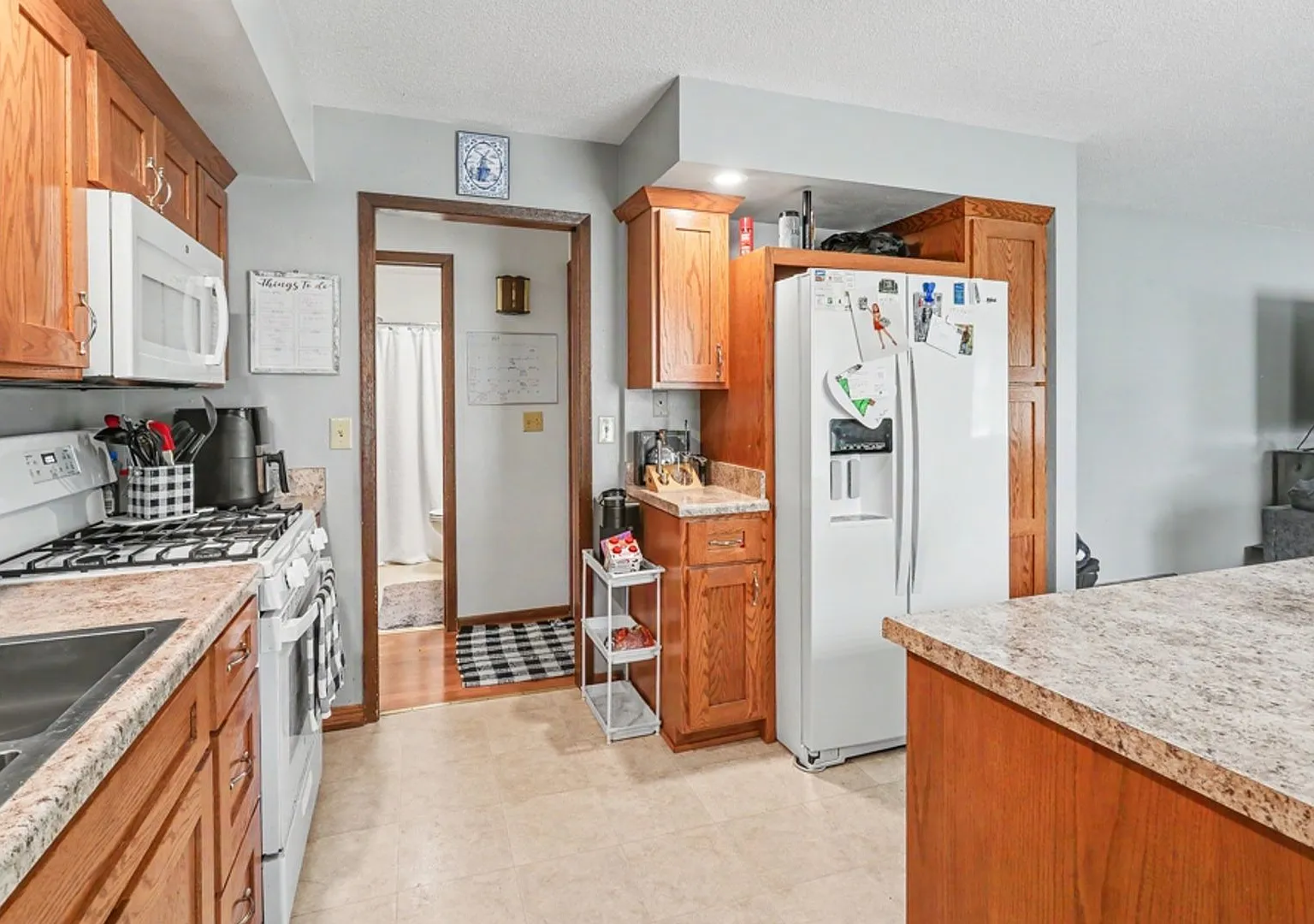 Rent: Cute 3 Bedroom Home — Photo 4