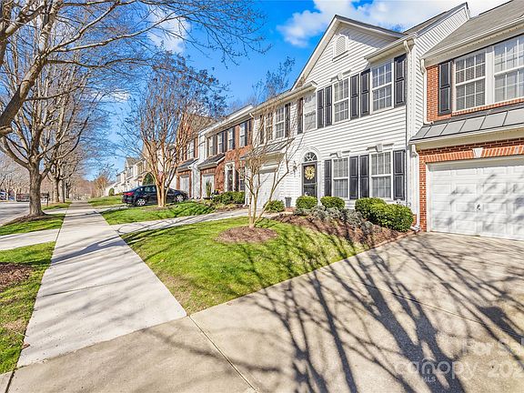 3rd image of 142 N Arcadian Way