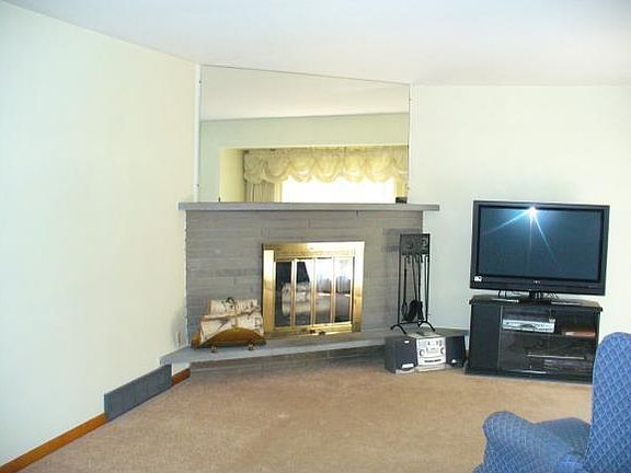4th image of 917 Imperial Woods Dr