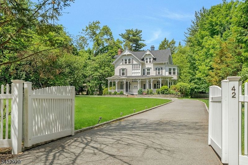 1st image of 42 Llewellyn Rd