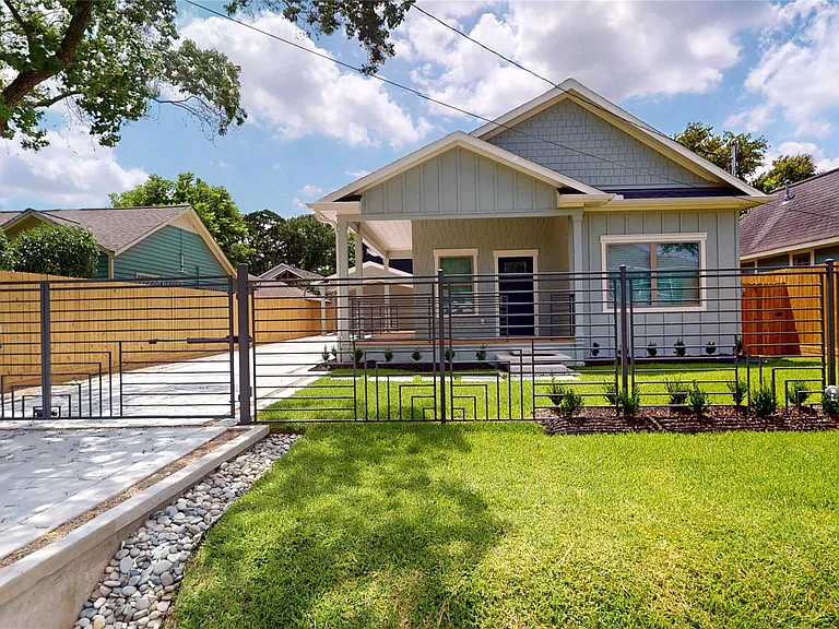 4305 Rogers St — Photo 1