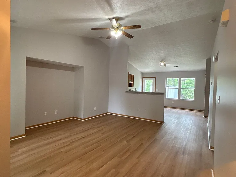 6711 Hunters Creek Blvd — Photo 2
