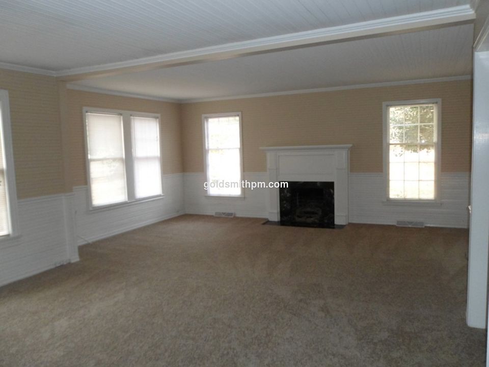 2nd image of 1402 Pelham Rd