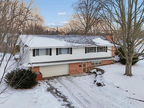 3rd image of 2120 Aquila Ave N