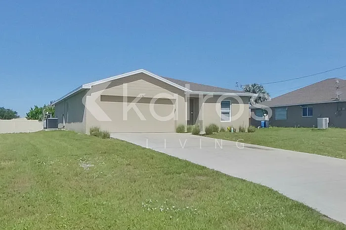 4 bed, 2.0 bath, 1449 sqft, $1,745 — Photo 2
