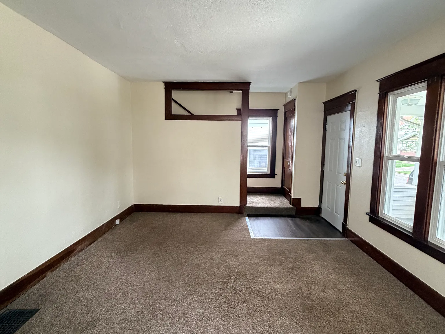 3 bed, 1139 sqft, $1,300 — Photo 2