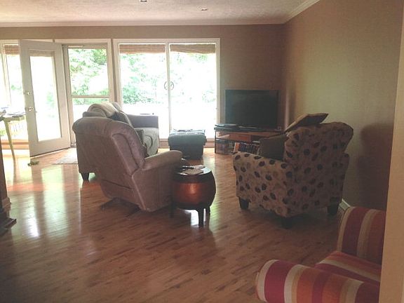 2nd image of 618 Carriage Dr