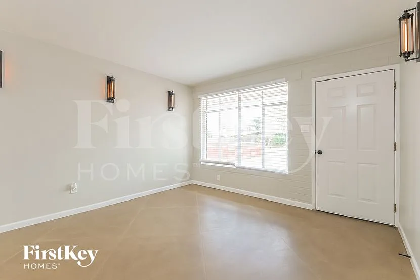 3 bed, 2.0 bath, 1250 sqft, $1,800 — Photo 2