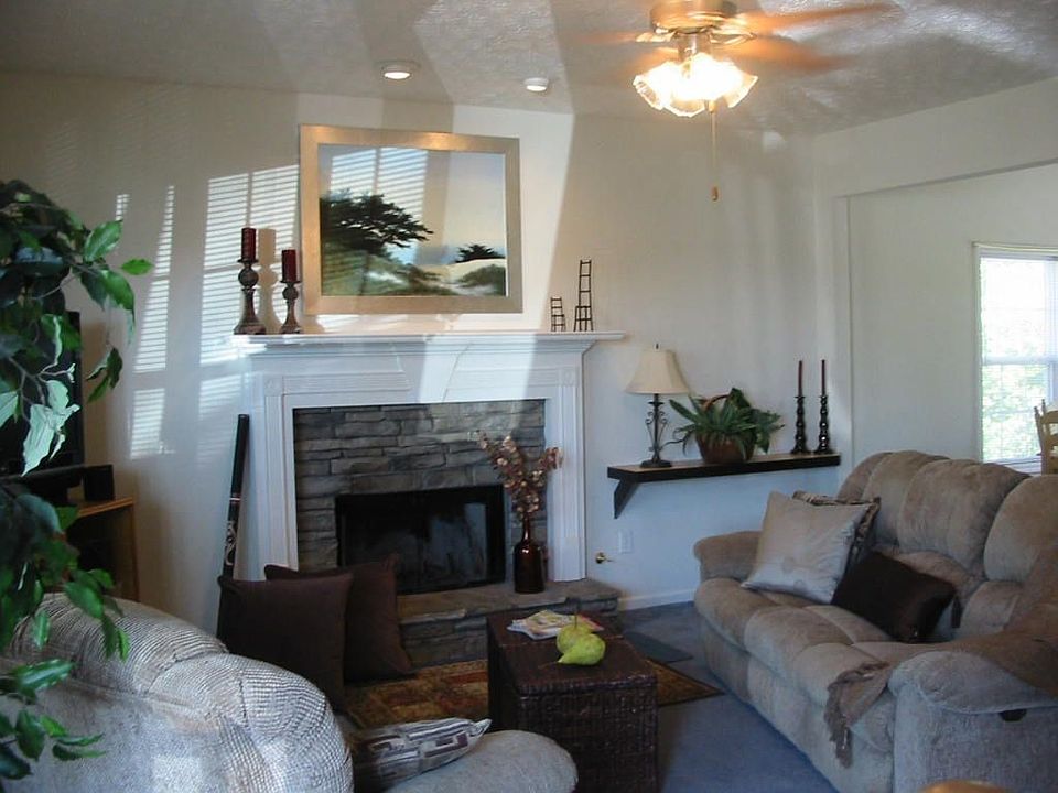 Open Spacious Family Room w/ Cozy FP