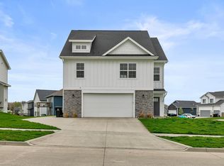 995 8th St, Waukee, IA 50263