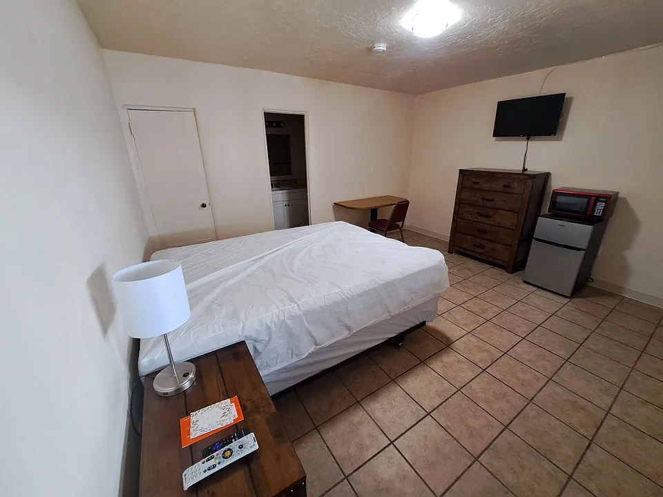 1302 N Date St #5