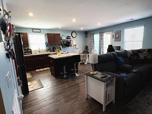 4th image of 18140 Canners Ct
