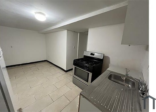 5th image of 4329 Roanoke Pkwy #1B