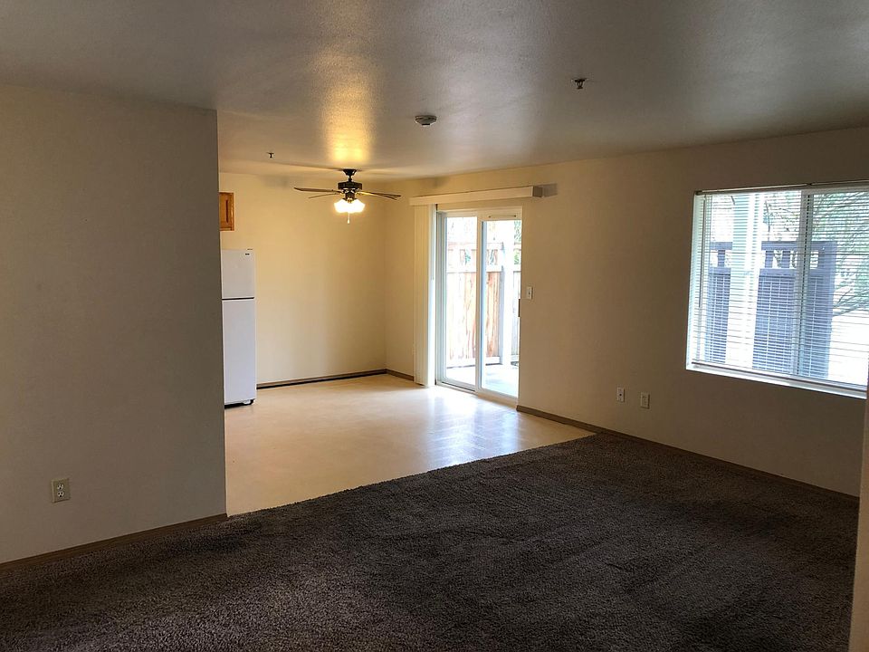 1st image of 3939 10th St SE