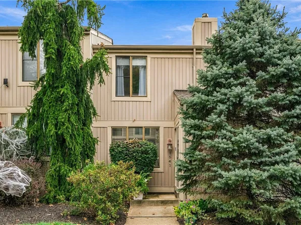 1541 Pineview Dr, Pittsburgh, PA 15241