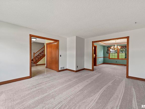 4th image of 1421 W 60th St
