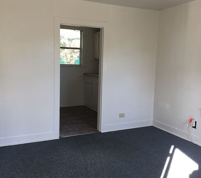 2nd image of 1219 Adell St