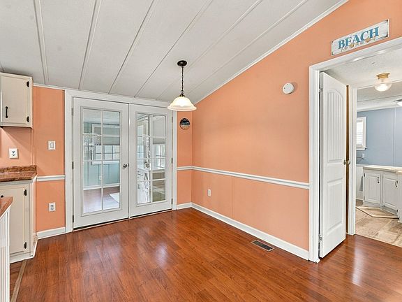4th image of 123 Queens Rd.