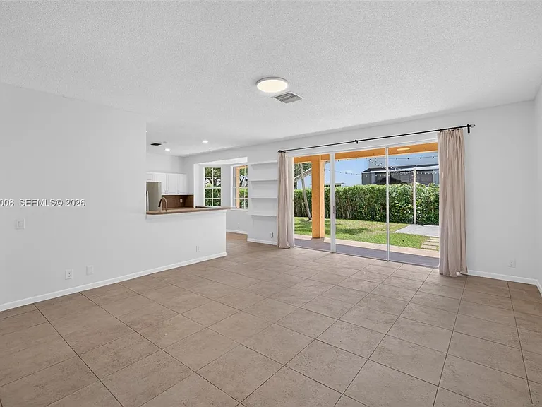 498 Cambridge Ln — Photo 13