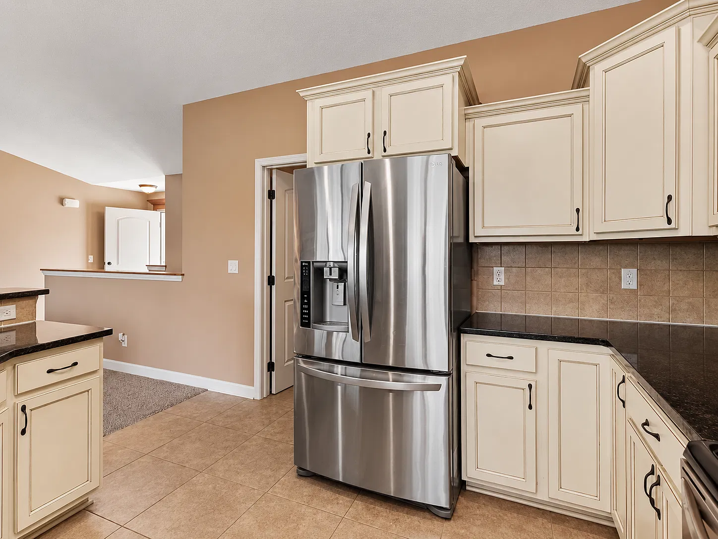 4 bed, 2350 sqft, $2,600 — Photo 4
