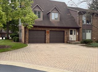 44 Queens Ct #44, Westchester, IL 60154