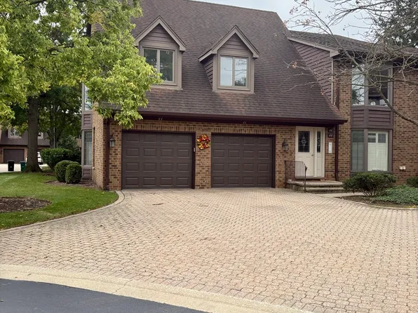 44 Queens Ct #44, Westchester, IL 60154