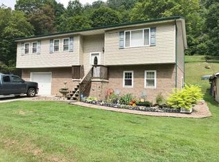 3286 Hollands Branch Rd, Barboursville, WV 25504