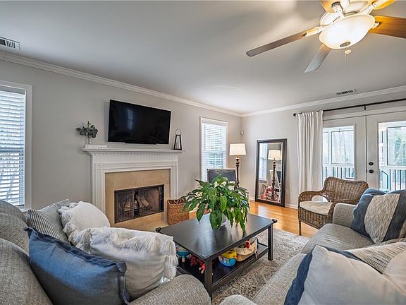 4th image of 1085 Rome Dr