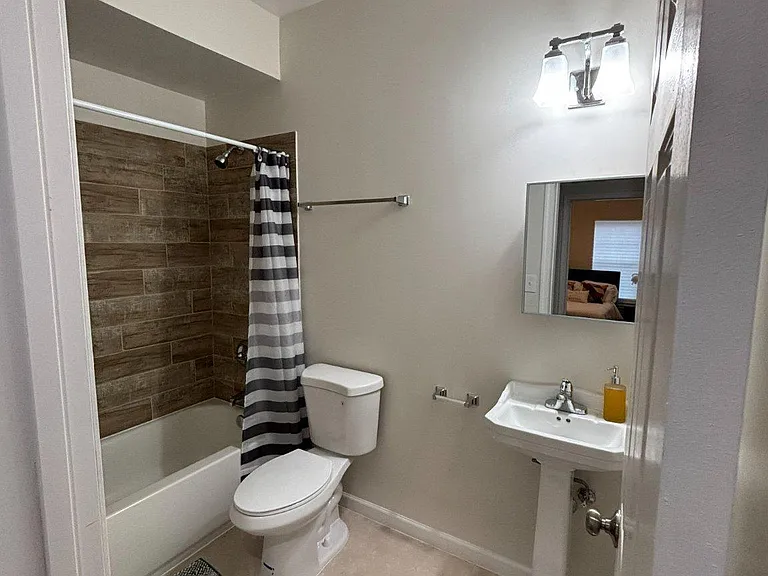 6005 Eads St NE — Photo 23
