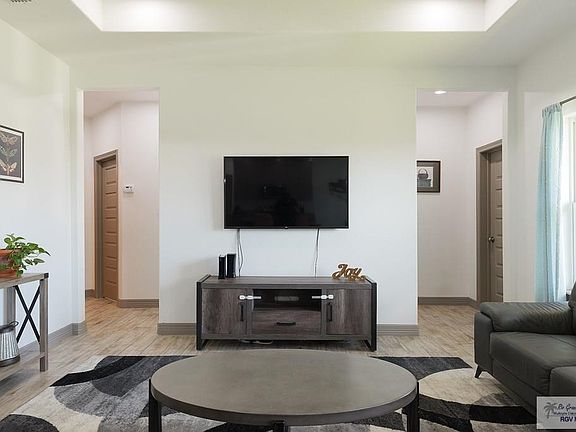 4th image of 617 Lily Ave