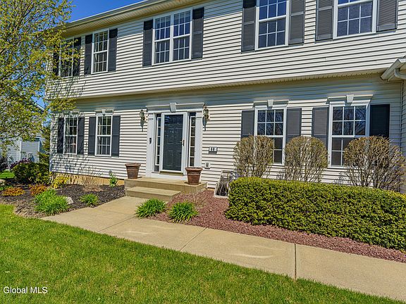4th image of 68 Blue Jay Way