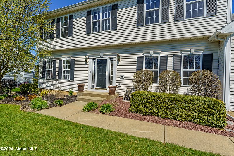 4th image of 68 Blue Jay Way
