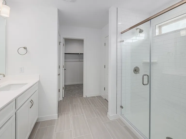 109 Ventura Dr — Photo 16
