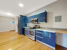 7099-7097 Pinehaven Rd, Oakland, CA 94611, 7097