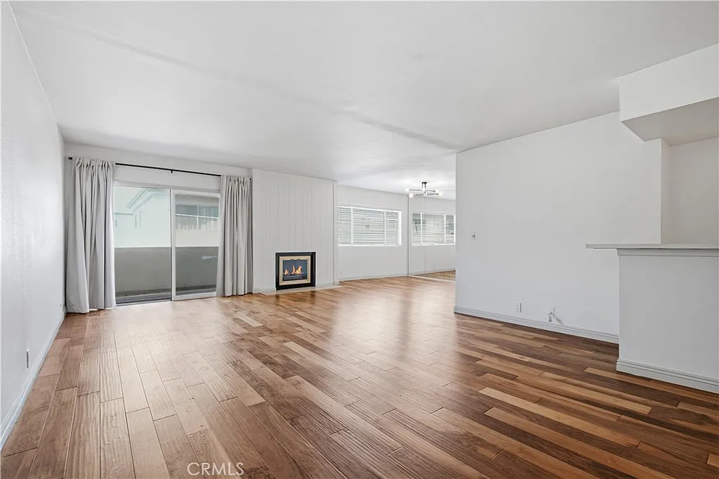 853 S Le Doux Rd — Photo 3