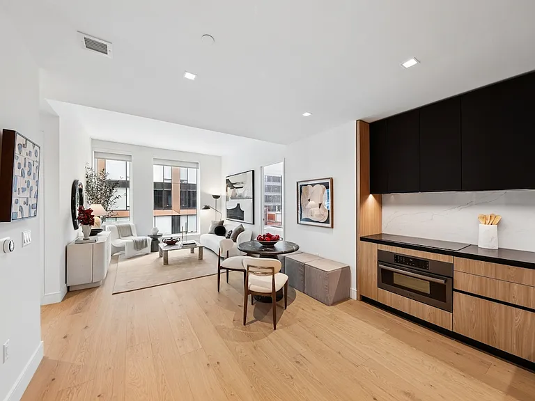 312 W 43rd St #7C — Photo 7
