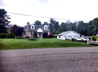515 Mapletown Rd, Garards Fort, PA 15334