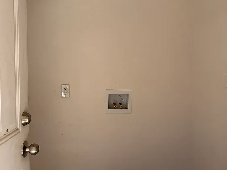 Washer/Dryer Hook Up