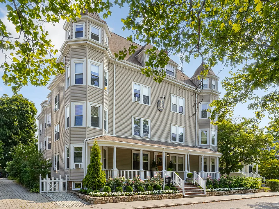 173 Davis Ave #4
