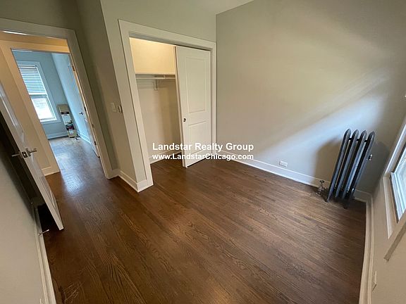 5th image of 937 W Oakdale Ave Unit N1