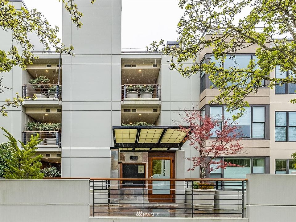 Welcome Home! Premier 1-level living, with a view!