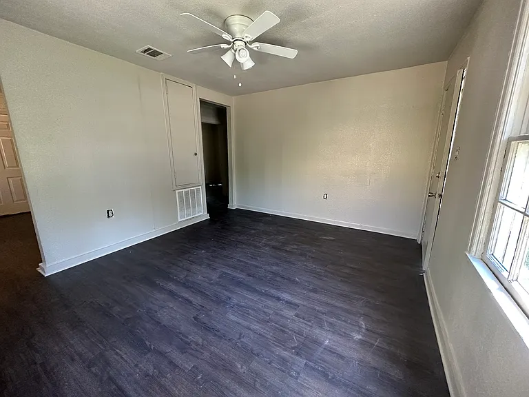 2471 Cherry St — Photo 3