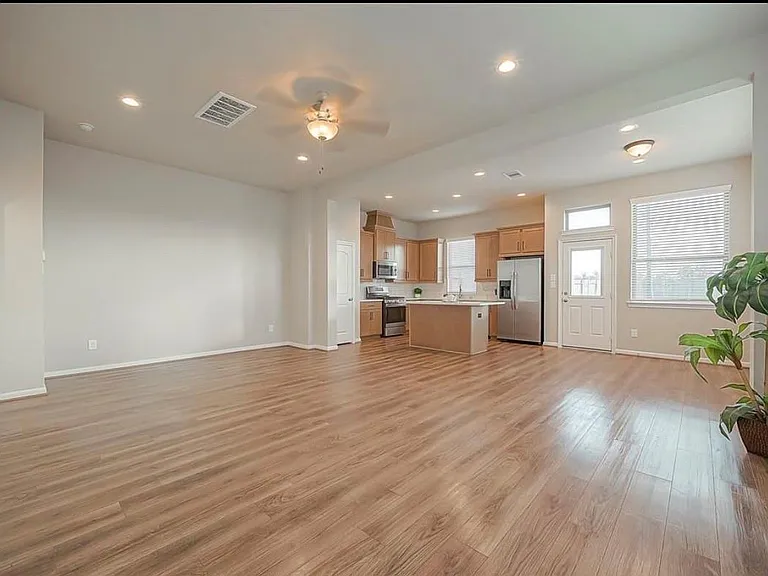 8700 Laurel Crest Dr — Photo 10