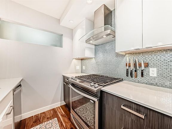 4th image of 1029 N 15th Ave SW #303