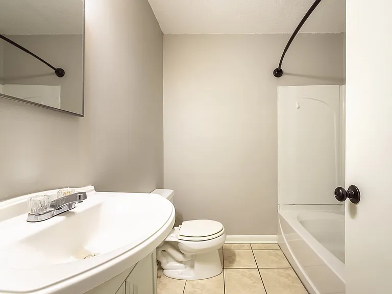 200 Plaza Dr #6 — Photo 6